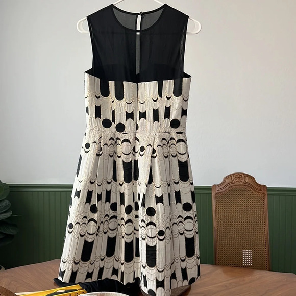 Trina Turk sleeveless A line dress with side pockets. EUC size 4 Women - Picture 6 of 10